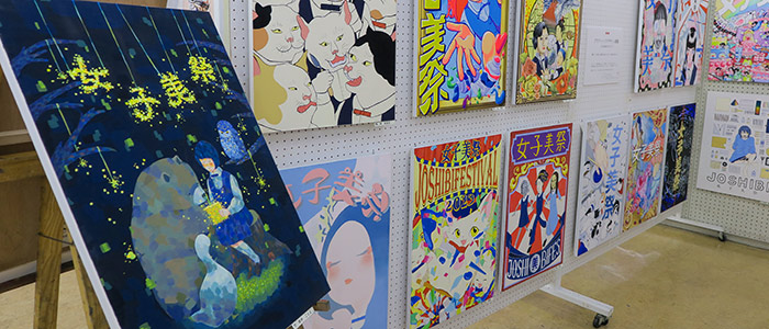 まるで美術館！全生徒の作品が並ぶアートの祭典「女子美祭」