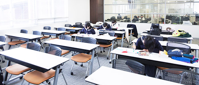 志望校別対策講座も実施!生徒の学習をサポートする「校内予備校」